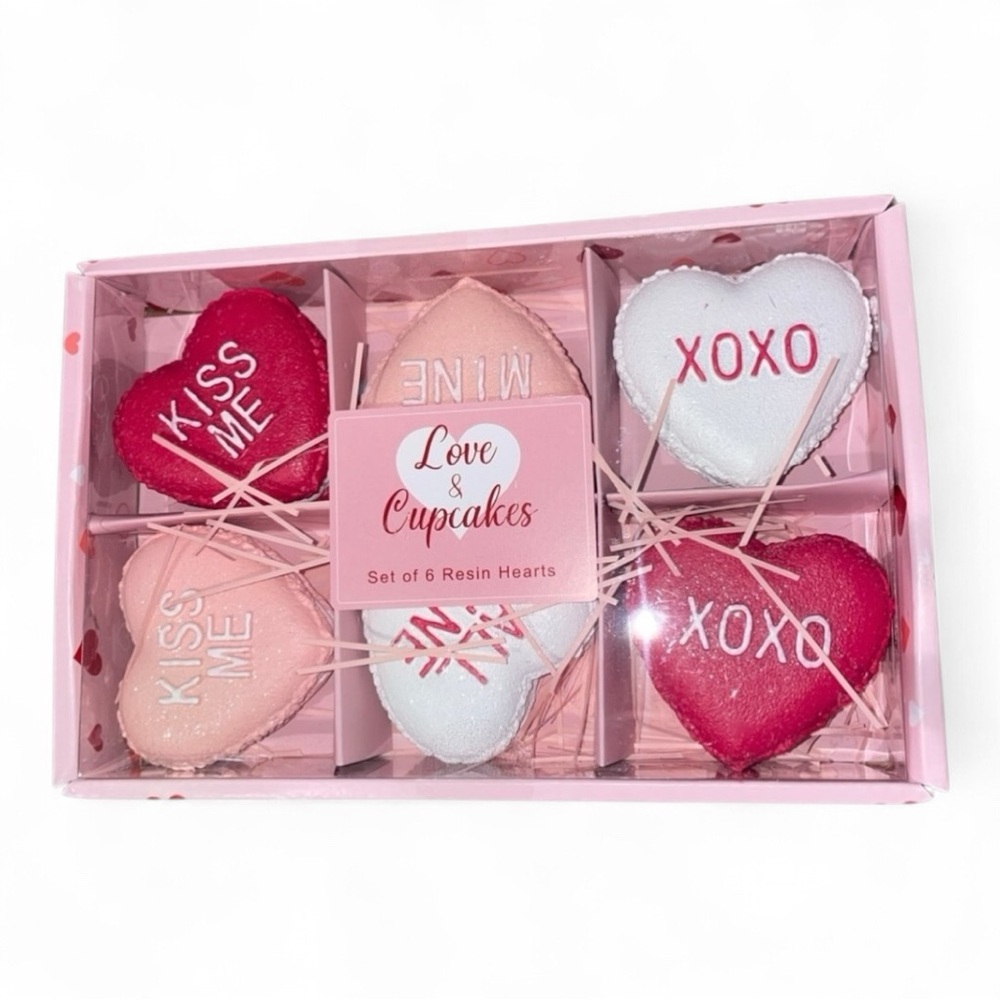 Love and Cupcakes Resin Valentine's Day Conversation Hearts Macaroon Table Decor